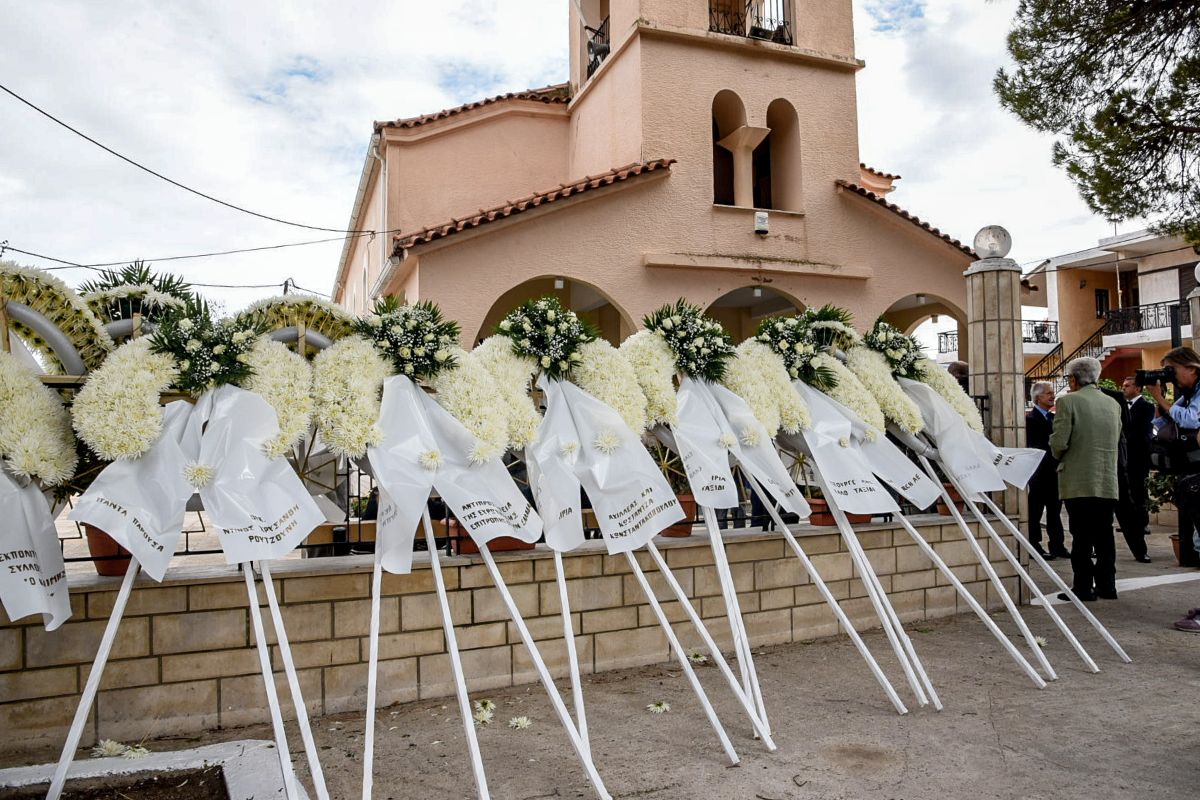 Τα στεφάνια για την κηδεία της Βάσως Παπανδρέου