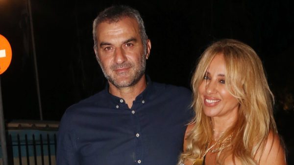 Ο Τραϊανός Δέλλας με την Γωγώ Μαστροκώστα