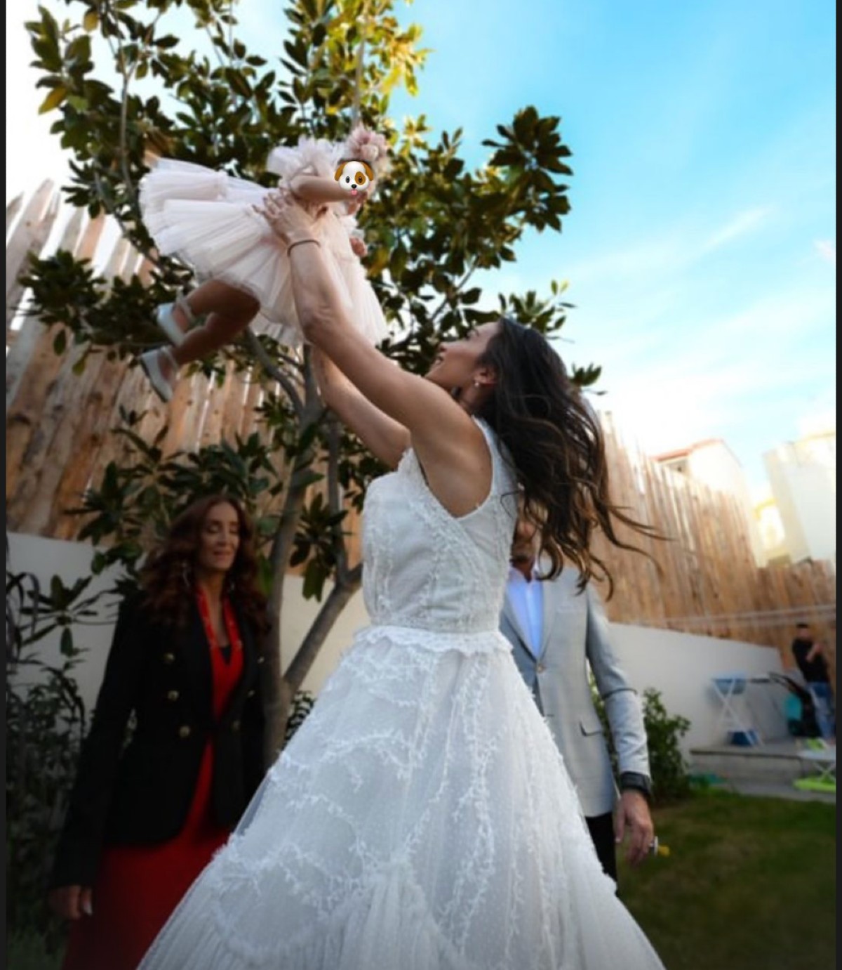 Η Δήμητρα Βαμβακούση, με την κόρη της, στην βάφτιση