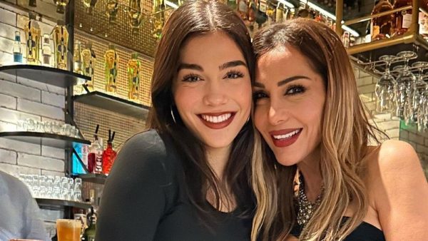 Δέσποινα Βανδή και μελίνα Νικολαϊδη σε έξοδο