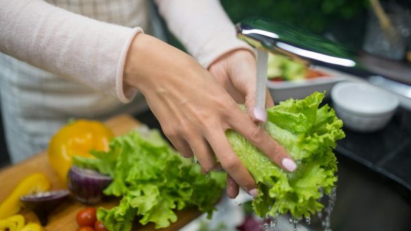 Οπως να πλύνετε σωστά τα φρούτα και λαχανικά