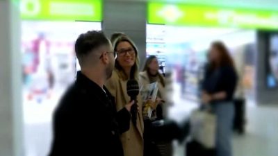 Βίκυ Καγιά αμήχανη