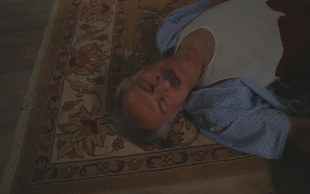 Σκηνή από τον θάνατο του Βρεττού στην σειρά Ηλέκτρα