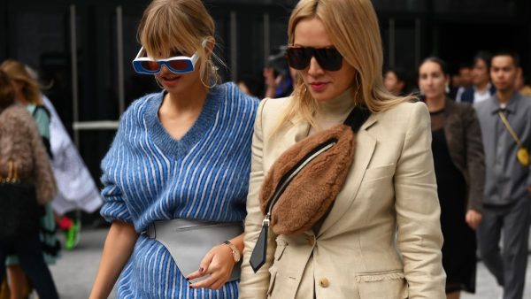 Γυναίκες στο street style με τσάντες