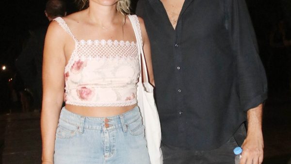 Η Χαρά Μάτα Γιαννάτου και ο Γιάννης Νιάρρος σε βραδινή έξοδο