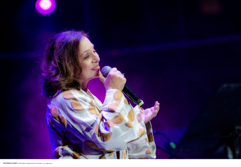 Η Χάρις Αλεξίου τραγουδά στο Καλλιμάρμαρο-Λευτέρης Παπαδόπουλος "Όλοι σε φωνάζαν αρχηγό"