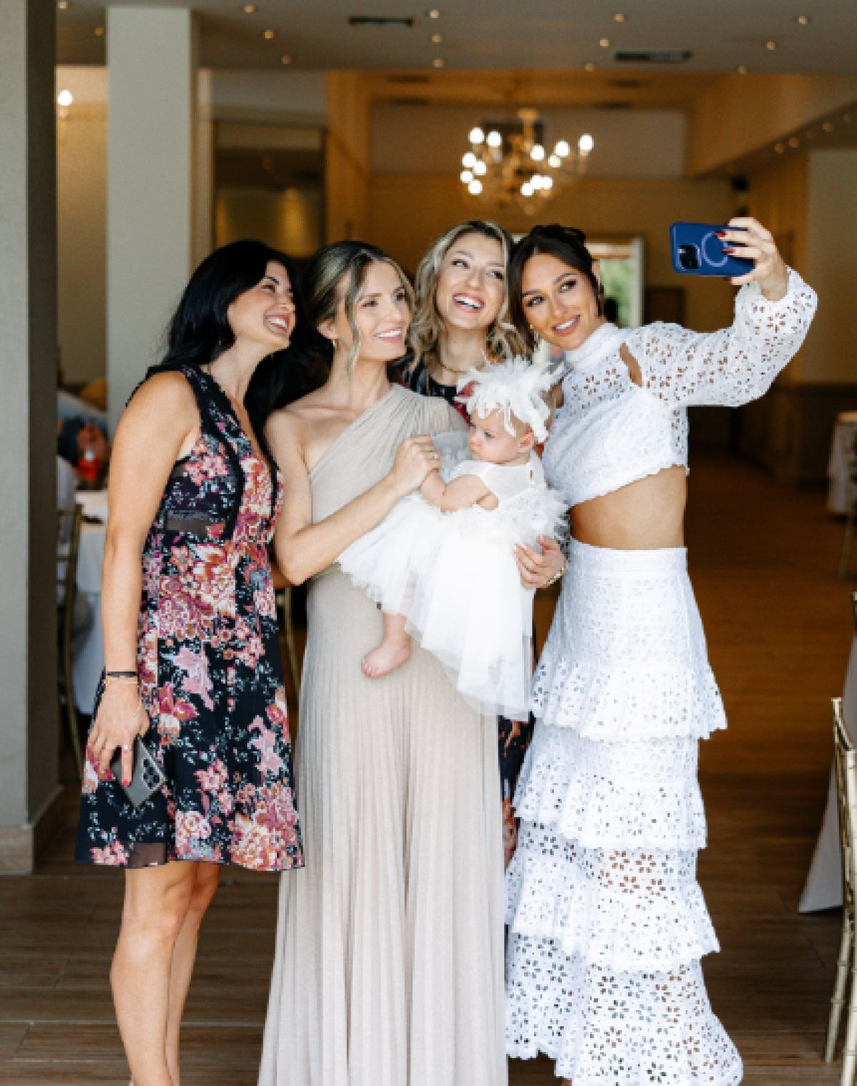 Η Ναυσικά Παναγιωτακοπούλου στη βάφτιση με τις φίλες της