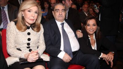 Η Ντόρα Μπακογιάννη αποχαιρετά τον Βαρδή Βαρδινογιάννη: «Aφήνει άξια παιδιά και εγγόνια»
