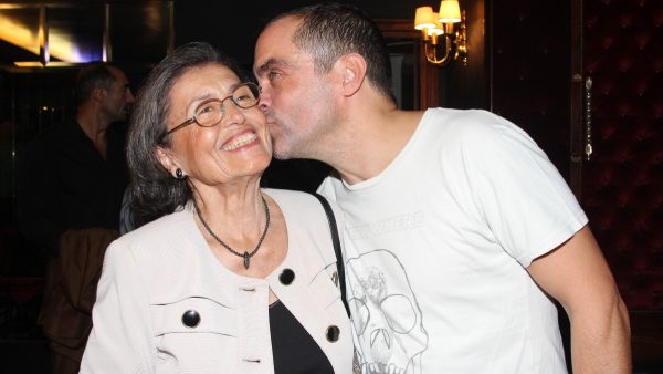 Κωνσταντίνος Μαρκουλάκης: Συγκινεί μιλώντας για τη μητέρα του, Ρένα