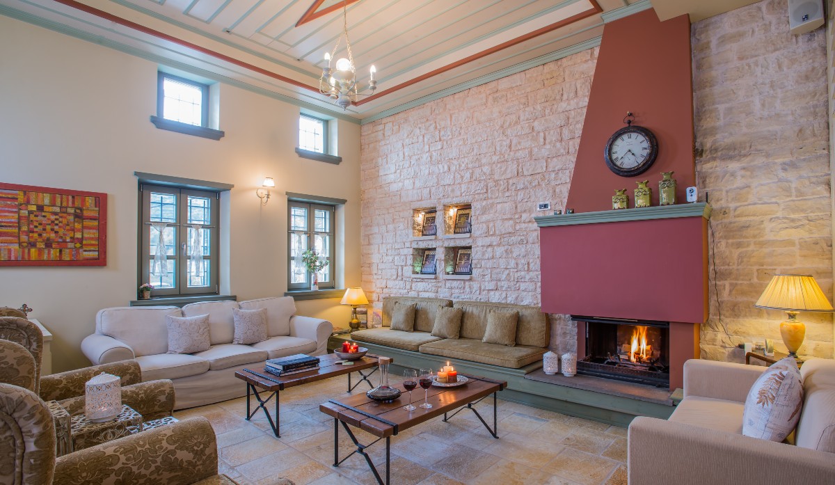 Με πρωταγωνιστές την πέτρα και το ξύλο, το Pirrion Hotel Μας μυεί στην ομορφιά του Ζαγορίου