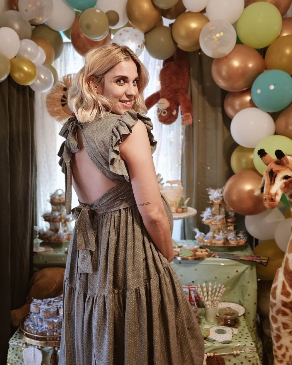 Η Μαντώ Γαστεράτου στο baby shower του παιδιού της