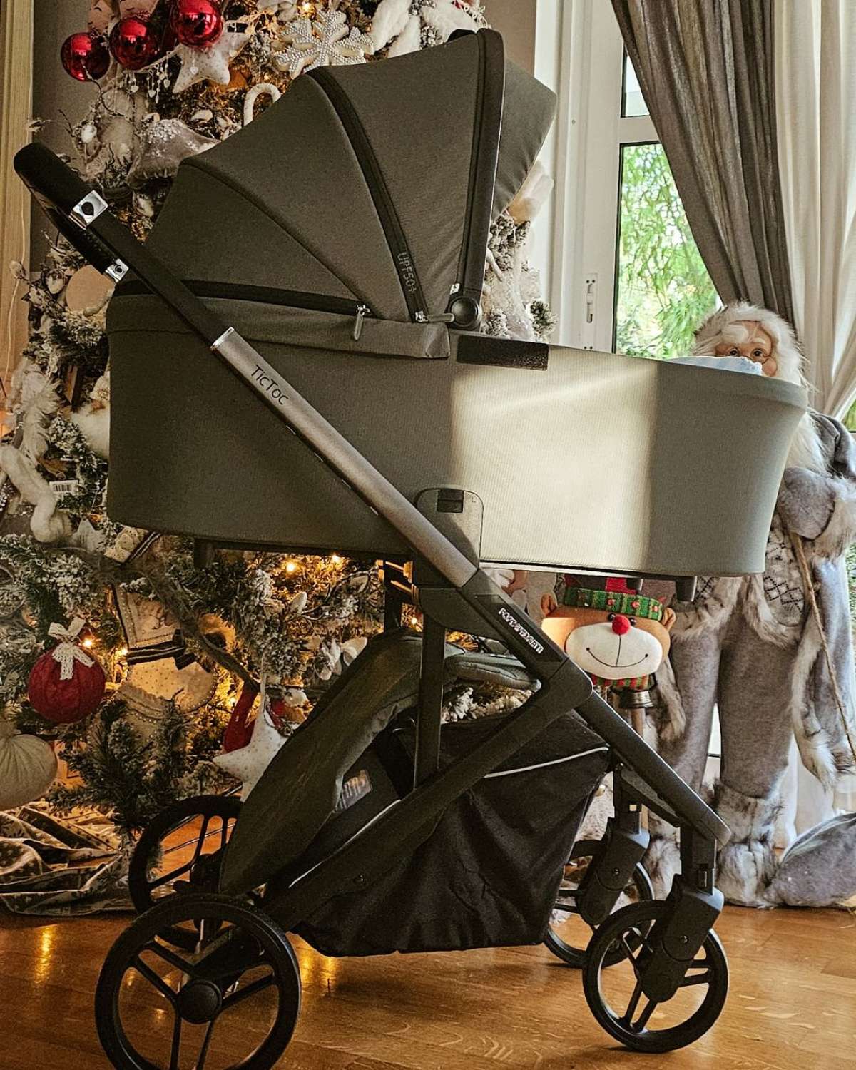 Η Μαντώ Γαστεράτου γιορτάζει τα Χριστούγεννα