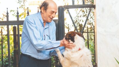 Αποχαιρετώντας τον Μανούσο Μανουσάκη: Άγνωστες ιστορίες και σπάνιο υλικό από τη ζωή και το έργο του