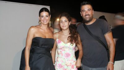 Ο Αϊβάζης με την Κορινθίου και την κόρη τους