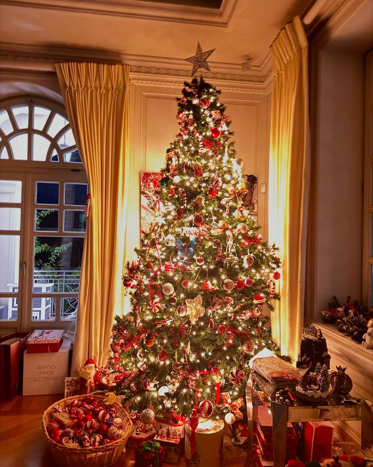 Το στολισμένο δέντρο της Μαριέττας Χρουσαλά