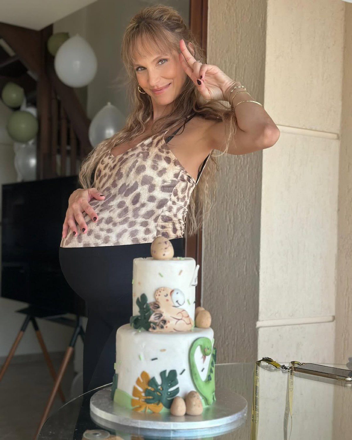 Ναταλία Κηρύκου: Η ηθοποιός από τις «8 λέξεις» περιμένει δίδυμα! Δείτε φωτογραφίες από το baby shower