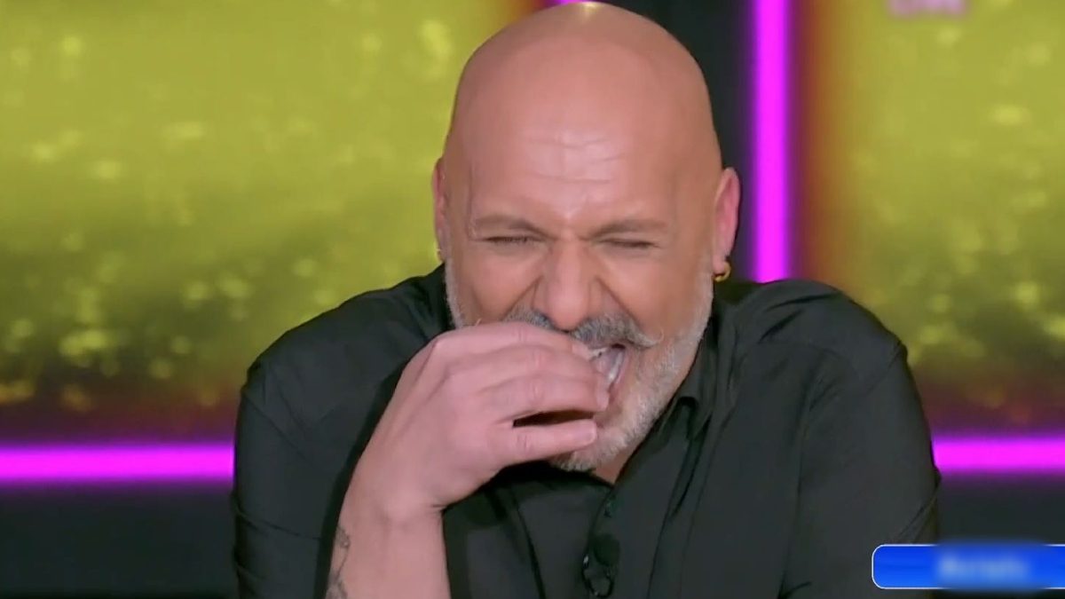 Ο Νίκος Μουτσινάς για τα red flags στη σχέση Γιούσεφ-Οικονομόπουλο: «Δεν πονηρεύτηκε το αστεράκι...»