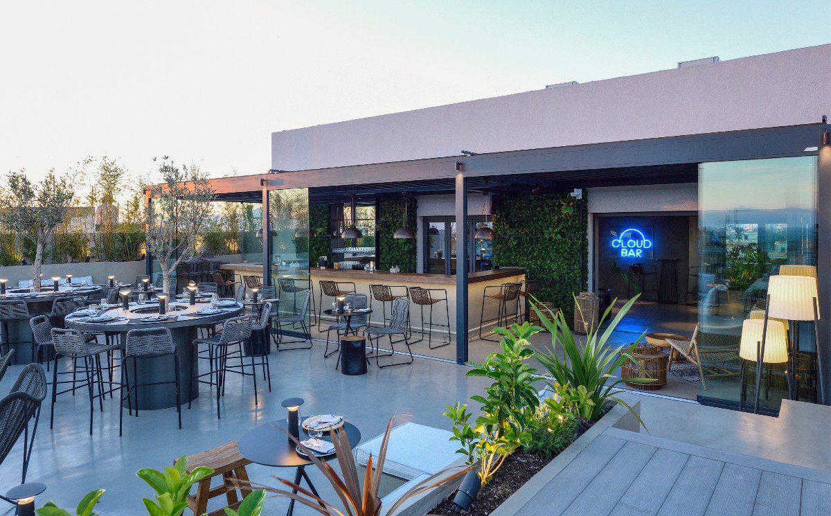 Το roof bar του ONOMA HOTEL 