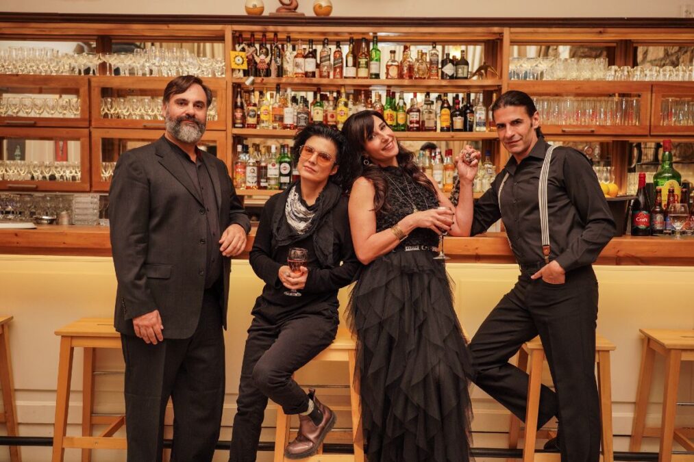 Οι συντελεστές της παράστασης «Αθήνα είναι...»