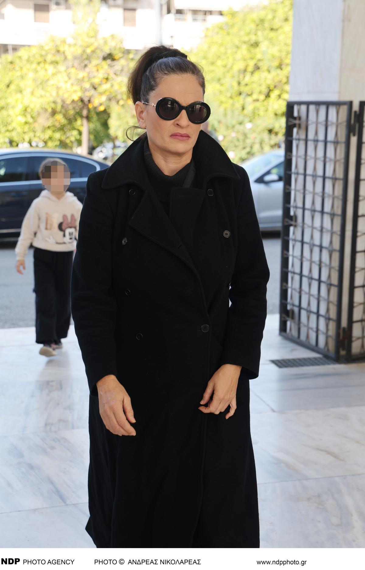 Η Παπαθωμά στην κηδεία Μανουσάκη