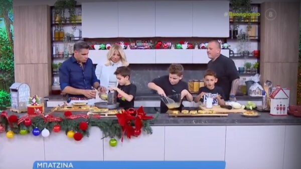 Ο Δημήτρης Σκαρμούτσος μαγειρεύει στο πλατό