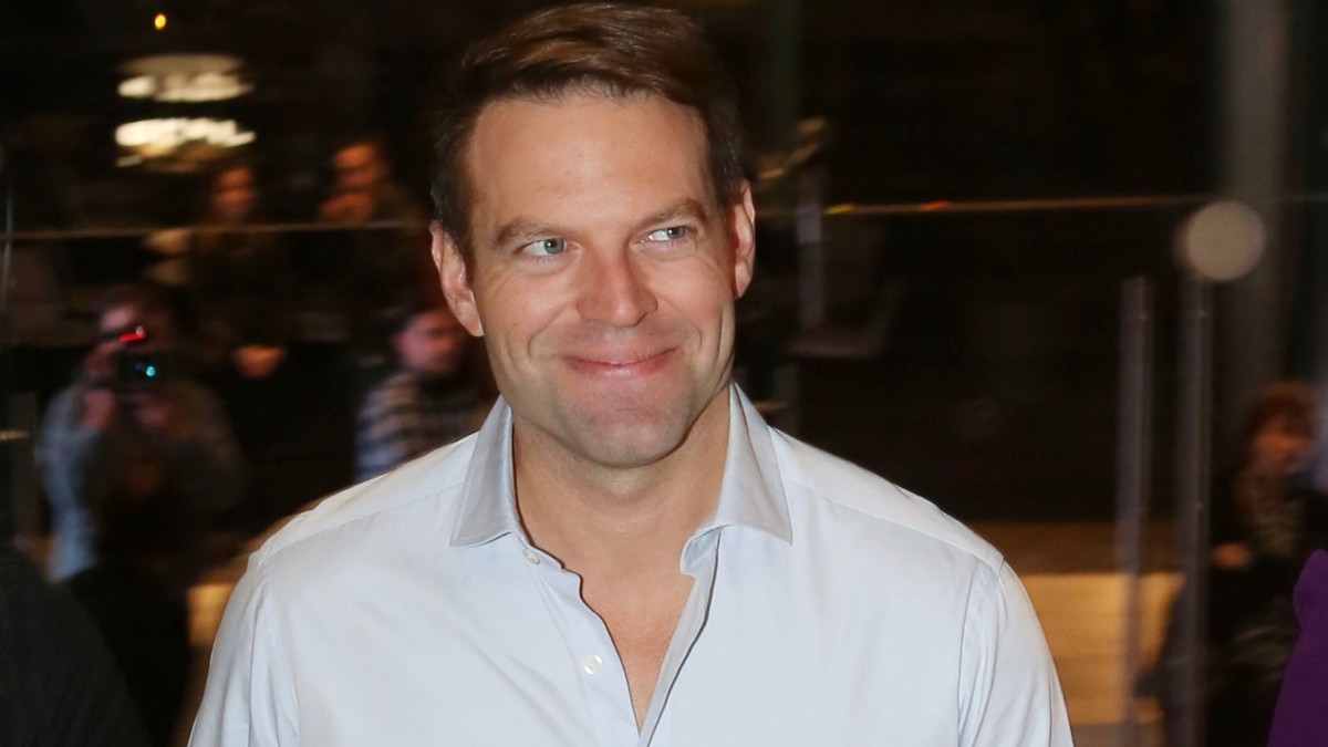 Στην παράσταση «Κράτα με» ο Στέφανος Κασσελάκης με τον Τάιλερ Μακμπέθ!