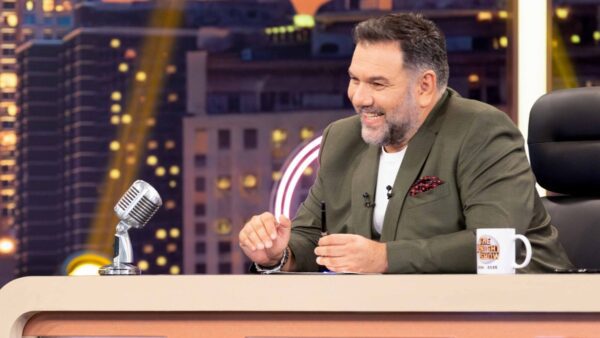 «The 2Night Show» - Αυτοί είναι οι αποψινοί (11/11) καλεσμένοι του Γρηγόρη Αρναούτογλου