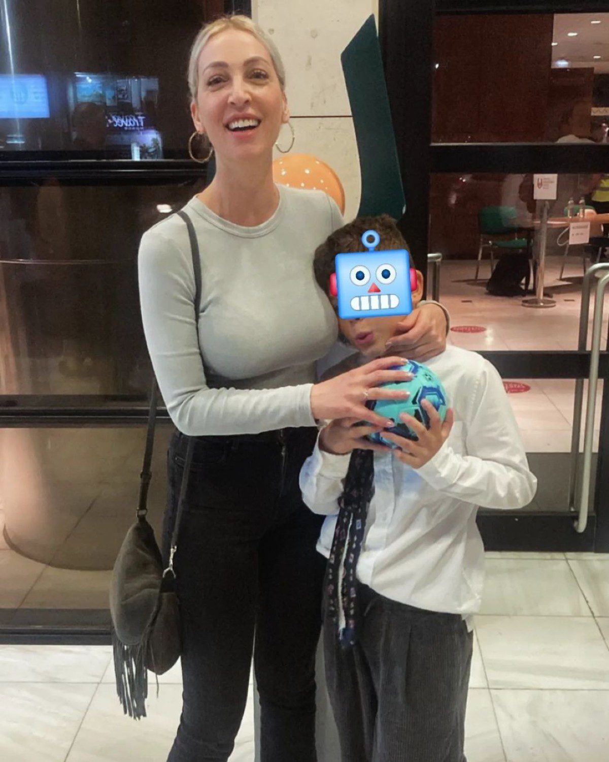 Η Βανέσσα Αδαμοπούλου με τον γιο της