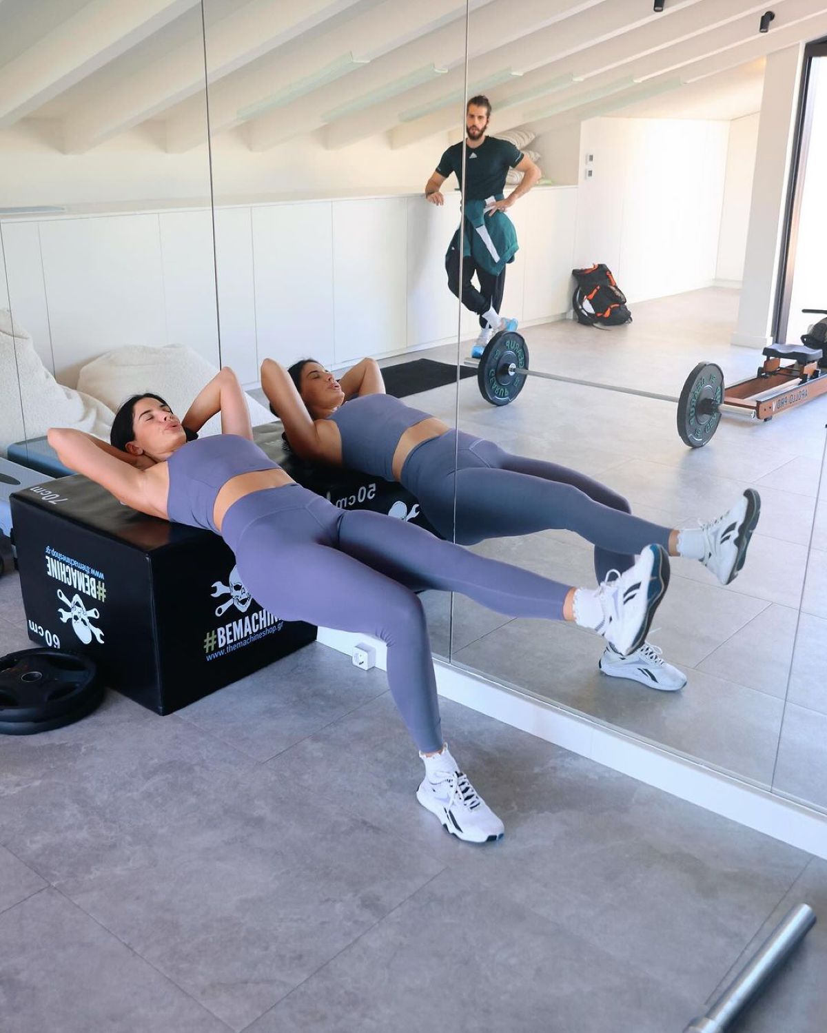 Το άλμπουμ που ανέβασε η Χριστίνα Μπόμπα για τον Οκτώβριο