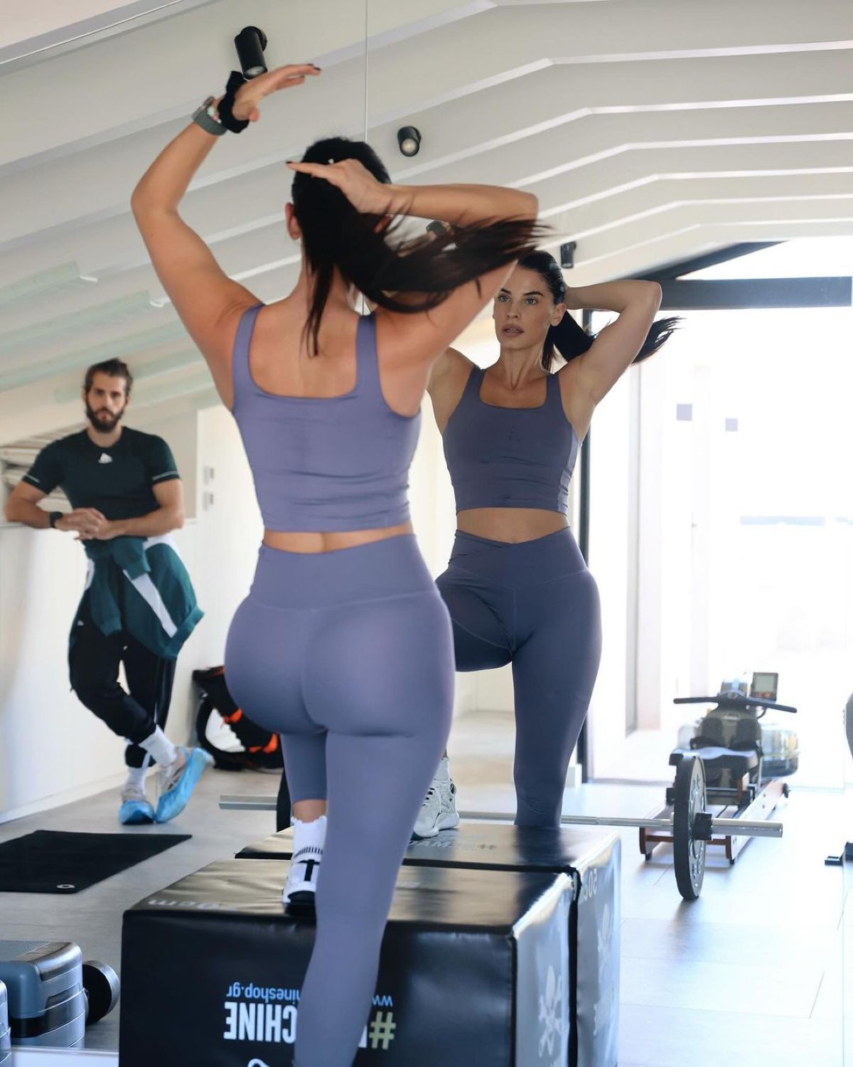 Το άλμπουμ που ανέβασε η Χριστίνα Μπόμπα για τον Οκτώβριο