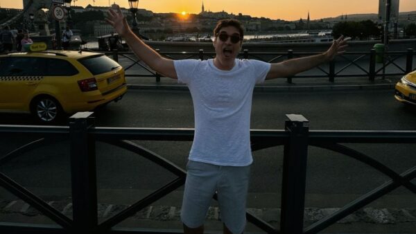 Χριστόφορος Παπακαλιάτης: Στη Νέα Υόρκη λίγο πριν την προβολή του Maestro