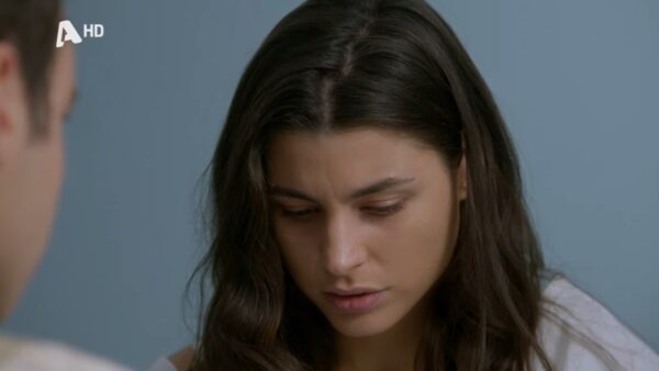 Η Χλόη από τη σειρά Άγιος Έρωτας