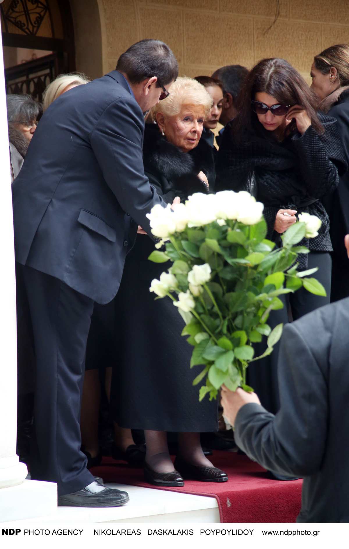 Η Βέφα Αλεξιάδου στην κηδεία της κόρης τη Αλεξίας