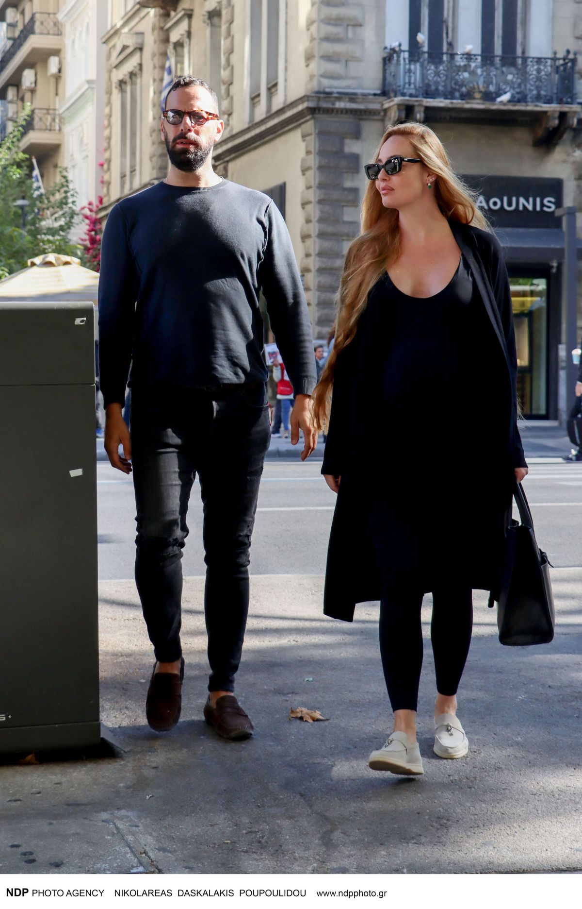 Η Αντωνία Καλλιμούκου και ο Νίκος Παραδείσης σε κοινή τους έξοδο στην Αθήνα.