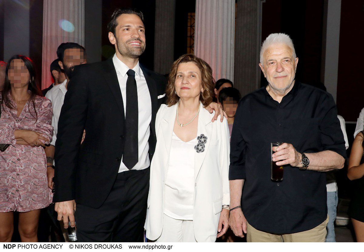 Κωνσταντίνος Αργυρός με τους γονείς του, Φωτεινή & Βασίλη