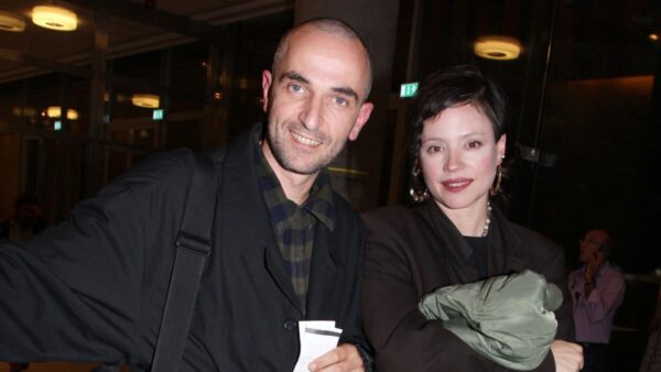 Ο Άρης Σερβετάλης και η Έφη Μπίρμπα σε βραδινή έξοδο.