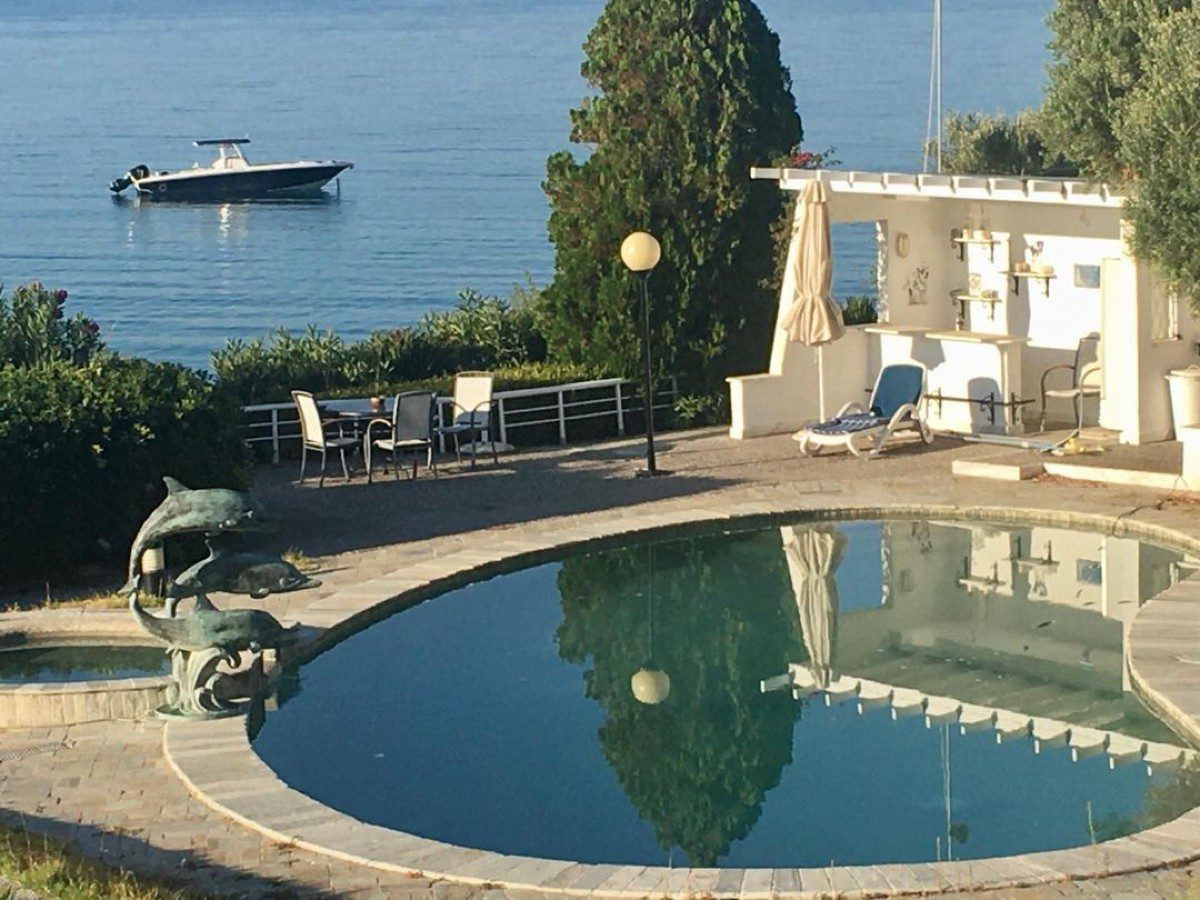 Το σπίτι της Βέφας Αλεξιάδου στη Χαλκιδική