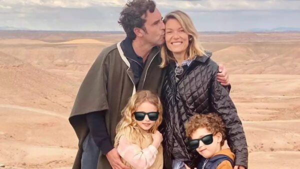 Η Βίκυ Καγιά και ο Ηλίας Κρασσάς με τα παιδιά τους