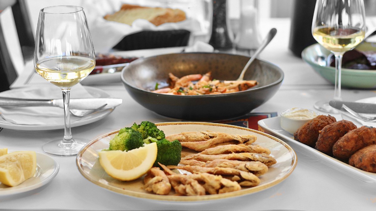 Ολόφρεσκα ψάρια και θαλασσινά στο Ναύπλιο