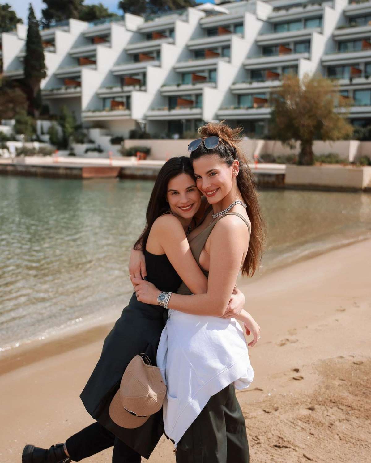 Οι αδελφές Μπόμπα