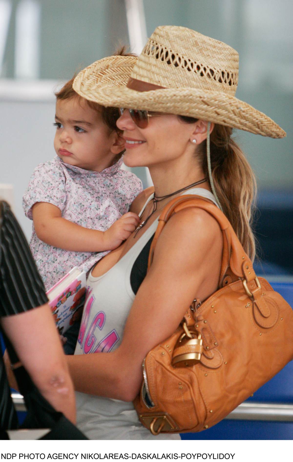 Η Δέσποινα Βανδή με την κόρη της, Μελίνα το 2004