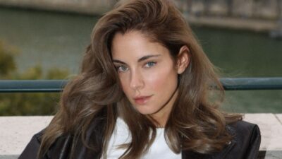 Η Δούκισσα Νομικού με δερμάτινο μπουφάν