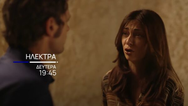 Η Ηλέκτρα μιλάει στον Νικόλα στην σειρά Ηλέκτρα.