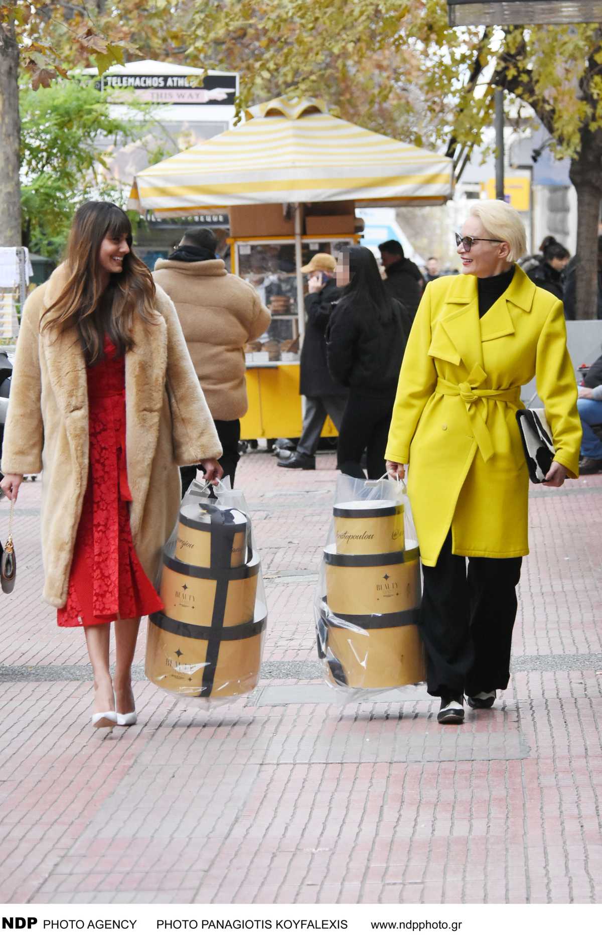Η Ηλιάνα Παπαγεωργίου και η Έλενα Χριστοπούλου σε δημόσια έξοδο τους.