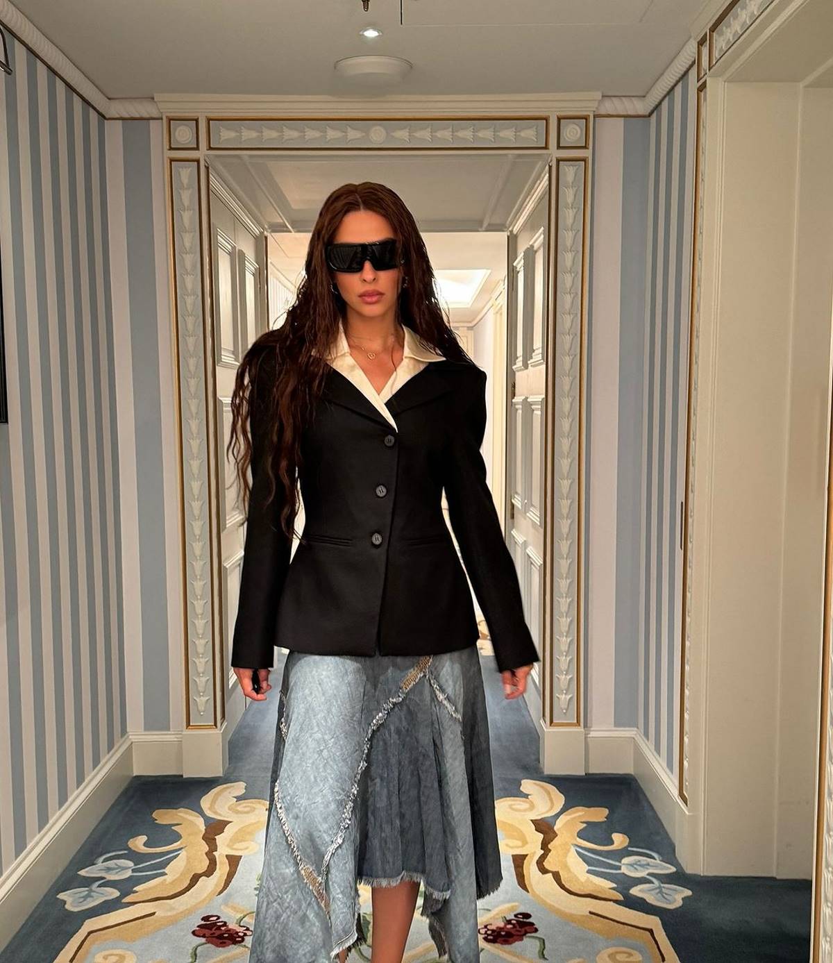 Η φούστα που αντικαθιστά το παντελόνι για την Ελένη Φουρέιρα