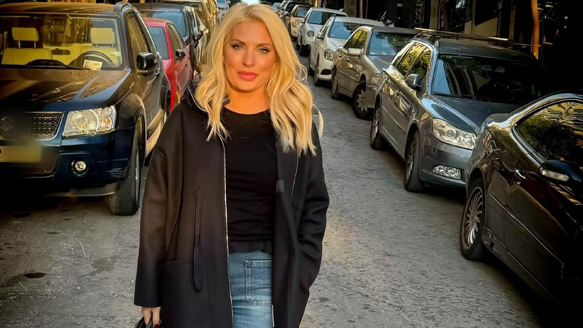 Ελένη Μενεγάκη - «Λάμπει» στο κέντρο της Αθήνας και αυτός είναι ο λόγος!