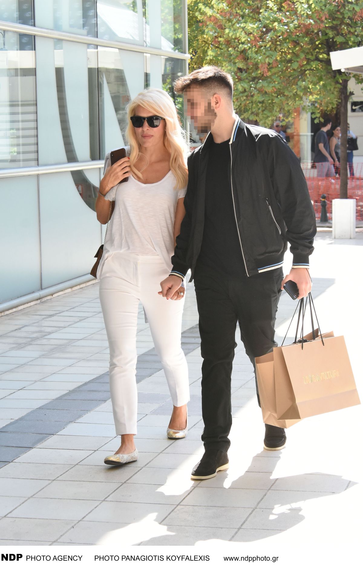 Η Ελένη Μενεγάκη με τον Άγγελο Λάτσιο στην Αθήνα.