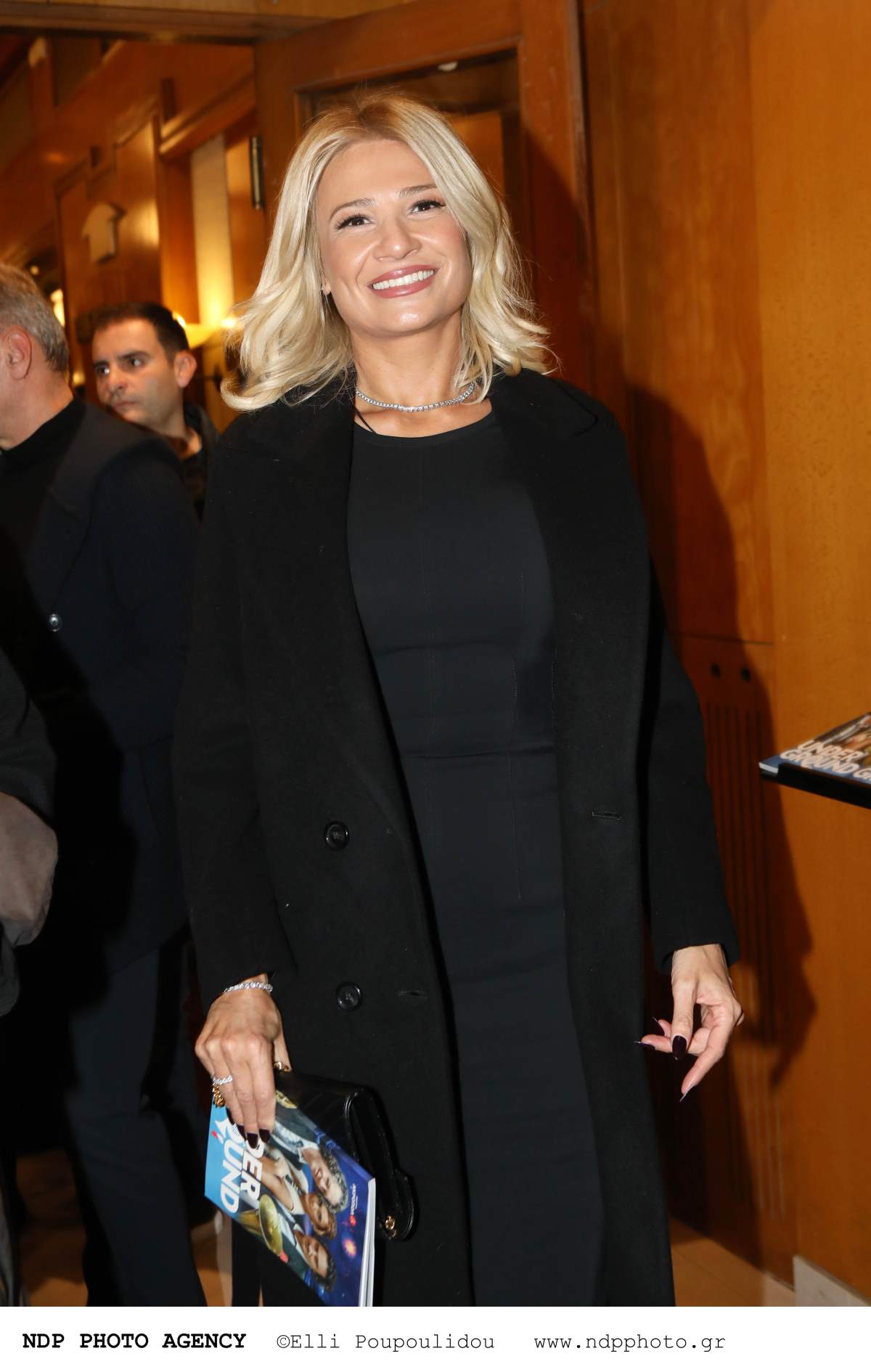 Η Φαίη Σκορδά σε βραδινή έξοδο στο θέατρο