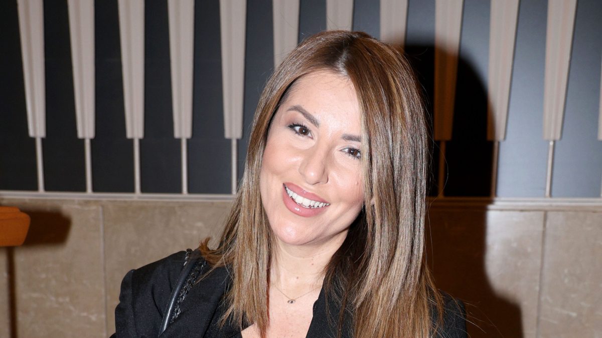 Η Αναστασία Γιάμαλη με ίσια μαλλιά σε έξοδό της