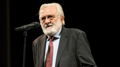 Ο Γιάννης Σμαραγδής σε επίσημη προβολή ντοκιμαντέρ